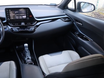 Toyota C-HR I Crossover 1.8 Hybrid 122KM 2019 Toyota C-HR 1.8 Hybrid, Salon Polska, zdjęcie 7
