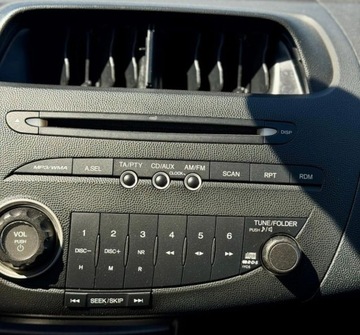 Honda Civic VIII Hatchback 3d 1.8 i-VTEC 140KM 2011 Honda Civic 1.8 i-VTEC 140KM benzyna niski przebieg PDC Climatronic welur, zdjęcie 25