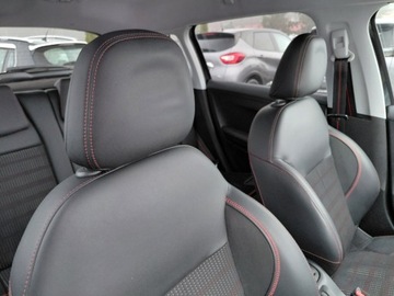 Peugeot 2008 I SUV Facelifting 1.2 PureTech 130KM 2017 Peugeot 2008 GT-Line Navi Kamera Klimatronik Grip Control Sensor PDC Alu, zdjęcie 14