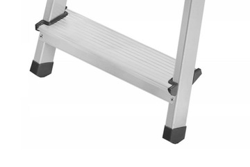 Алюминиевая лестница, 4 ступени, прочность: 125 кг.