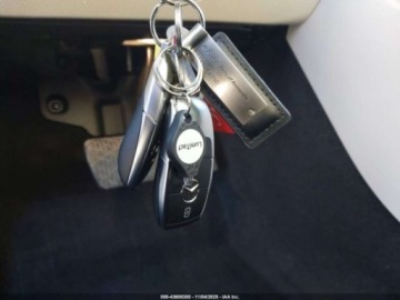 Mercedes GLB 2023 Mercedes-Benz GLB 2023 r., 2,0L 250 4MATIC 2.0 Benzyna 221KM, zdjęcie 11