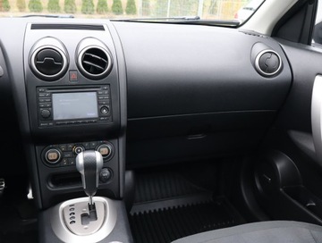 Nissan Qashqai I Crossover 2.0 140KM 2010 Nissan Qashqai+2 2.0 i, 4X4, Automat, 7 miejsc, zdjęcie 7