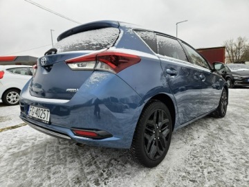 Toyota Auris II Hatchback 5d Facelifting 1.8 Hybrid 136KM 2017 Toyota Auris 1,8 Hybryda 136KM automat kamera, zdjęcie 2