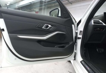 BMW Seria 3 G20-G21 Limuzyna Facelifting 2.0 330i 245KM 2024 BMW Seria 3 330i xDrive, M pakiet, Serwis ASO, Gwarancja fabryczna 2.0, zdjęcie 10