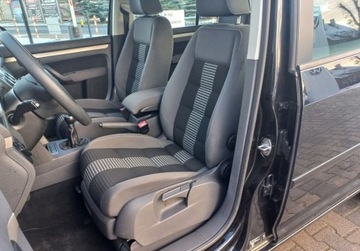 Volkswagen Touran I 1.6 102KM 2009 Volkswagen Touran 1,6 MPI 102kM Klimatronik,Tempomat,7 miejsc 1.6 Benzyna, zdjęcie 17