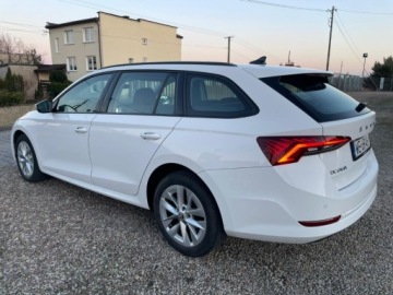 Skoda Octavia IV Kombi 2.0 TDI 150KM 2022 Skoda Octavia 2.0 TDI 150 KM DSG AMBITION BEZWYPADKOWY 2.0 Diesel 150KM, zdjęcie 4