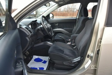 Mitsubishi Outlander II 2.0 DID DOHC 140KM 2007 Mitsubishi Outlander AWD 2.0DiD 140KM Manual 2007r, zdjęcie 7