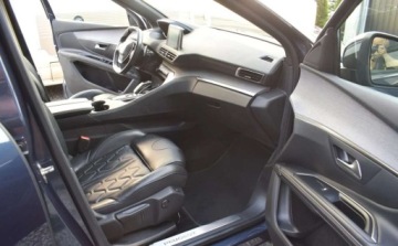 Peugeot 5008 II 2019 Peugeot 5008 5008 II GT 2.0 BlueHDI 177KM Skora, Navi, Alu 19 2.0 Diesel, zdjęcie 3