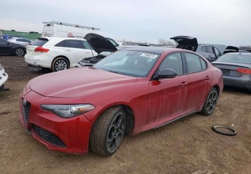 Alfa Romeo Giulia II Sedan Facelifting 2.0 Turbo 280KM 2021 Alfa Romeo Giulia Auta z USA - Zapytaj o wiecej ofert 2.0 Benzyna 280KM
