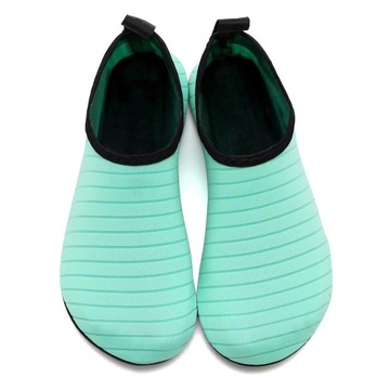 Обувь. Носки для занятий плаванием в бассейне.