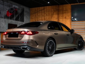 Mercedes Klasa E W214 Sedan 2.0 220d 197KM 2025 E Klasa 220 d 4-Matic AMG 2.0 (197KM) 2025, zdjęcie 3