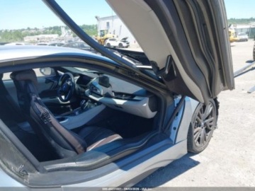 BMW i8 2015 BMW i8 2015 BMW I8 1.5 Hybryda Plug-in 336KM, zdjęcie 5