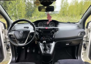 Lancia Ypsilon IV Hatchback 5d 1.3 Multijet 16v 95KM 2011 Lancia Ypsilon KLIMATYZACJA, zarejestrowany, czujniki cofania, ZERO KOROZJ, zdjęcie 6