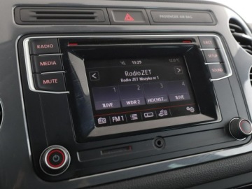 Volkswagen Tiguan I SUV Facelifting 1.4 TSI BlueMotion Technology 125KM 2015 Volkswagen Tiguan klima auto czujniki parkowania, zdjęcie 22