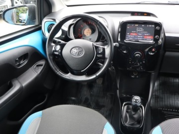 Toyota Aygo II Hatchback 5d 1.0 VVT-i 69KM 2015 Toyota Aygo 1.0 VVT-i, Salon Polska, Klima, zdjęcie 6