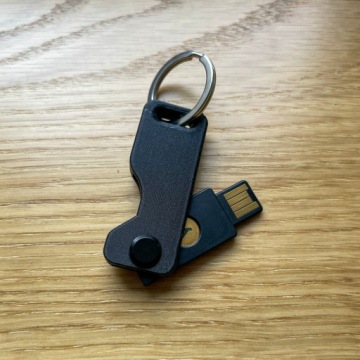 Чехол для YubiKey 5/5C NFC USB-A и USB-C брелок чехол премиум защита +GRATIS