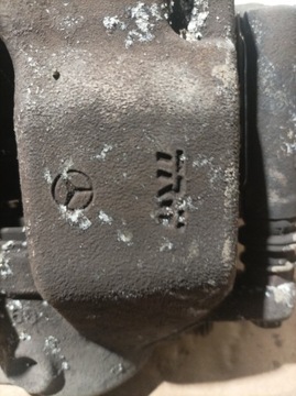 KOTOUČ BRZDOVÁ KOSTKA TŘMEN LEVÝ PŘEDNÍ MERCEDES W204 1.8