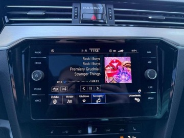 Volkswagen Passat B8 Variant Facelifting 2.0 TDI SCR 200KM 2022 Volkswagen Passat 2.0TDI 200KM Elegance DSGKameraMATRIXACCNiski PrzebiegAS, zdjęcie 20