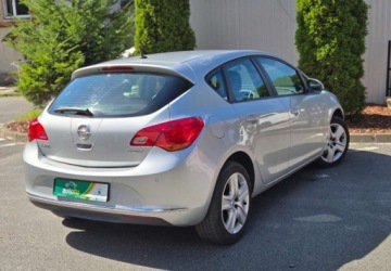 Opel Astra J GTC 1.4 Turbo ECOTEC 140KM 2014 Opel Astra Opel Astra Klimatronik Podg. fotelei kierownica 140km 1.4 140KM, zdjęcie 2