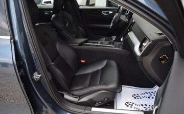 Volvo V60 I Kombi Facelifting 2.0 D3 DRIVE-E 150KM 2018 Volvo V60 2.0 D Automatic Skora Navi Ledy Virtual Kamera 2.0 Diesel 150KM, zdjęcie 37