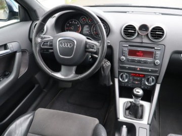 Audi A3 8P Hatchback 3d 1.8 TFSI 160KM 2009 Audi A3 1.8 TFSI, 4X4, Xenon, Klima, Klimatronic, zdjęcie 6