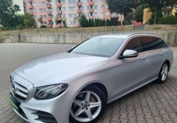 Mercedes Klasa E W213 Kombi 2.0 220d 194KM 2019 Mercedes-Benz Klasa E 220 d 9G-TRONIC AMG FULL LEDY NAVI PÓŁ SKÓRY STAN BDB, zdjęcie 15