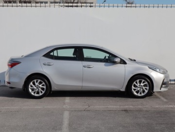 Toyota Corolla XI Sedan Facelifting 1,6 Valvematic 132KM 2017 Toyota Corolla 1.6 Valvematic, Salon Polska, zdjęcie 5