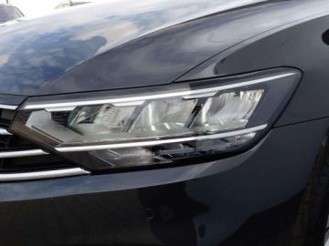Volkswagen Passat B8 Variant Facelifting 1.5 TSI EVO 150KM 2021 Volkswagen Passat Variant 1.5TSI 150KM Business DSG SalonPL SerwisASO Acc, zdjęcie 32
