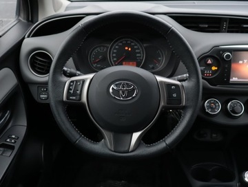 Toyota Yaris III Hatchback 5d Facelifting 1.33 Dual VVT-i 99KM 2015 Toyota Yaris 1.33 Dual VVT-i, Salon Polska, zdjęcie 15