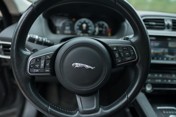 Jaguar F-Pace SUV 3.0 TDV6 300KM 2017 Jaguar F-Pace 3.0d 300KM bogato wyposażony, zdjęcie 9