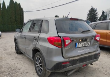 Suzuki Vitara III SUV 1.6 VVT 120KM 2016 Suzuki Vitara 2016r, 1.6 Benzyna. Uszkodzony tyl i lekko przod. Jezdzi., zdjęcie 2