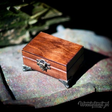 Шкатулка, шкатулка для обручальных колец с утолщениями и персоной.