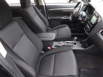 Mitsubishi Outlander III SUV Facelifting 2015 2.0 MIVEC 150KM 2016 Mitsubishi Outlander 2.0, Salon Polska, zdjęcie 8