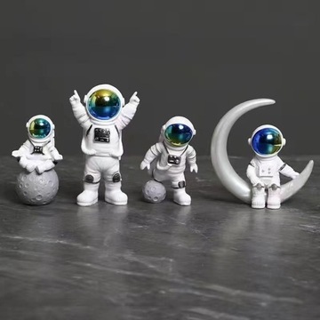 Фигура Скульптура-статуя космонавта с