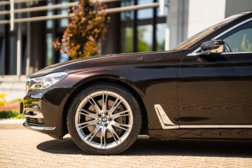 BMW Seria 7 G11-G12 Sedan 750i 450KM 2016 BMW G12 750Li xDrive Individual, zdjęcie 30