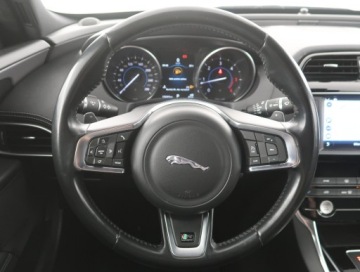 Jaguar XE Sedan 2.0 i4 180KM 2017 Jaguar XE 20d, 177 KM, Automat, Skóra, Navi, zdjęcie 15