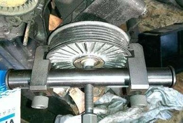 СЪЕМНИК ДЛЯ НЕСКОЛЬКИХ КЛАПАННЫХ ШКИВОВ, ГЕНЕРАТОРА КОНДИЦИОНЕРА, ВОДЯНОГО НАСОСА