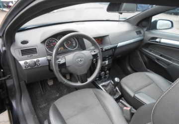 Opel Astra H Hatchback 5d 1.6 ECOTEC 115KM 2007 Opel Astra Opel Astra H 1.6 BENZYNA 115 KM GTC 1.6 Benzyna 115KM, zdjęcie 8