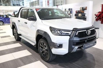 Toyota Hilux VIII Podwójna kabina Facelifting 2.8 D-4D 204KM 2023 Toyota Hilux 2.8 D-4D Double Cab Invincible 4x4 aut 2.8 Diesel 204KM, zdjęcie 2