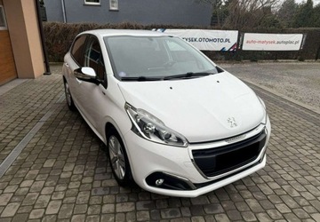 Peugeot 208 I Hatchback 5d Facelifting 1.2 PureTech 82KM 2017 Peugeot 208 1,2 82KM Klimatyzacja 1.2 Benzyna 82KM, zdjęcie 2