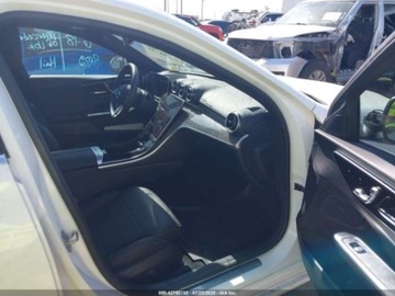 Mercedes Klasa C W206 2025 Mercedes-Benz Klasa C 2025 Mercedes-Benz C-Class C 300 Sedan 2.0 Benzyna, zdjęcie 4