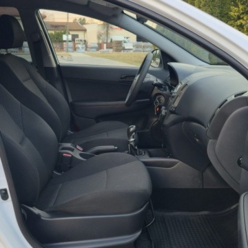 Hyundai i30 I CW Facelifting 1.4 DOHC 109KM 2011 Hyundai i30 1.4 Benzyna Blue Classic Manual 109KM, zdjęcie 23