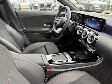 Mercedes CLA C118/X118 Coupe Facelifting 1.3 200 163KM 2024 Mercedes-Benz CLA 200 Dach panoramiczny/ Kamery 36, zdjęcie 17