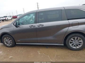 Toyota Sienna III 2021 Toyota Sienna LE 2021 2.5l 2.5 Hybryda 189KM, zdjęcie 2