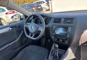 Volkswagen Jetta VI Sedan Facelifting 2.0 TDI 110KM 2016 Volkswagen Jetta Polski salon 2.0 Diesel 110KM, zdjęcie 10