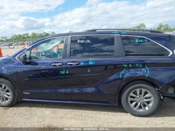 Toyota Sienna III 2021 Toyota Sienna xle, 2021r., 2.5L 2.5 Benzyna 245KM, zdjęcie 5