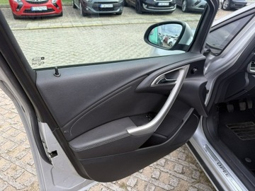 Opel Astra J Sports Tourer 1.7 CDTI ECOTEC 110KM 2012 Opel Astra 1,7 diesel 110KM, zdjęcie 11