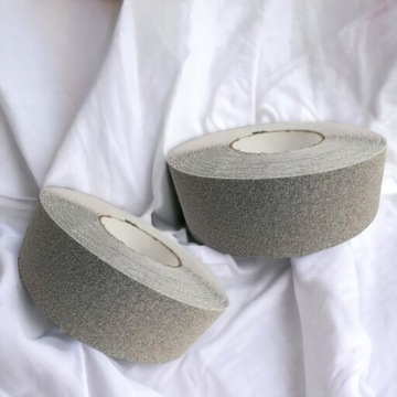 ЛЕНТА ПРОТИВСКОЛЬЗЯЩАЯ 50/18 ДЛЯ ЛЕСТНИЦ, СЕРАЯ НАРУЖНАЯ ВНУТРИ Paper tech