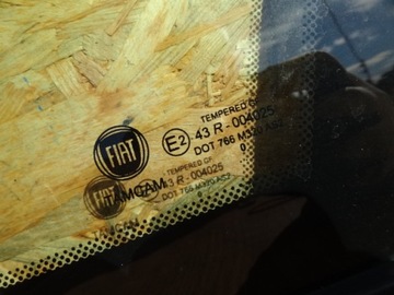 FIAT LINEA 2011 SKLO (OKNO) KAROSERIE PRAVÝ ZADNÍ ORIG.