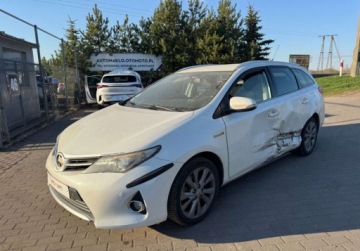 Toyota Auris II Touring Sports Hybrid 135 136KM 2014 Toyota Auris TS 1.8 Hybrid 2014r polskora kamera biala perla 1.8, zdjęcie 2